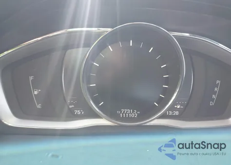 2017 Volvo V60 T5 Premier z USA, uszkodzony, nr VIN YV140MEK6H1373045